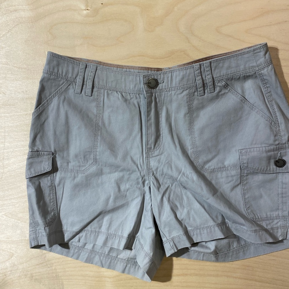 Natural Reflections Shorts Size 8 (IO) - Picture 2 of 11